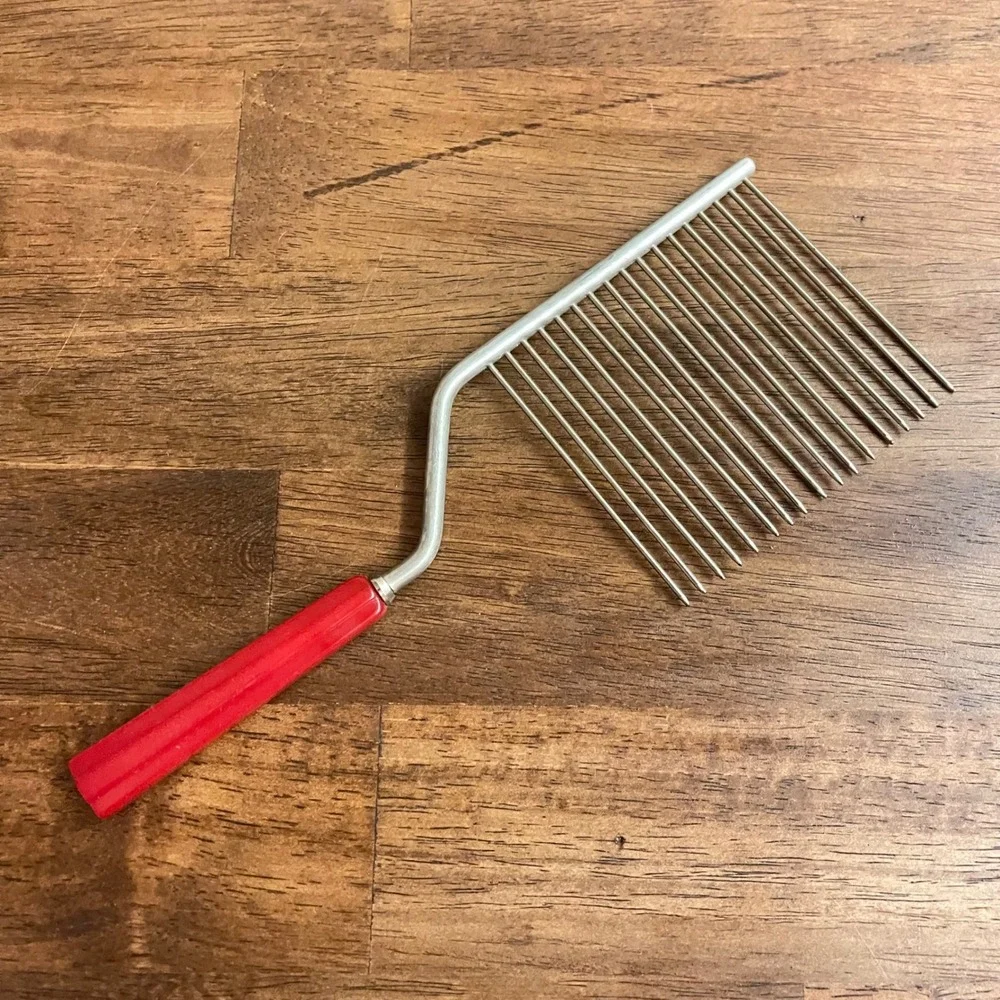 Vintage Cherry Red‎ Bakelite Angel Food Cake Comb Breaker Kitchen Utensil 1950s